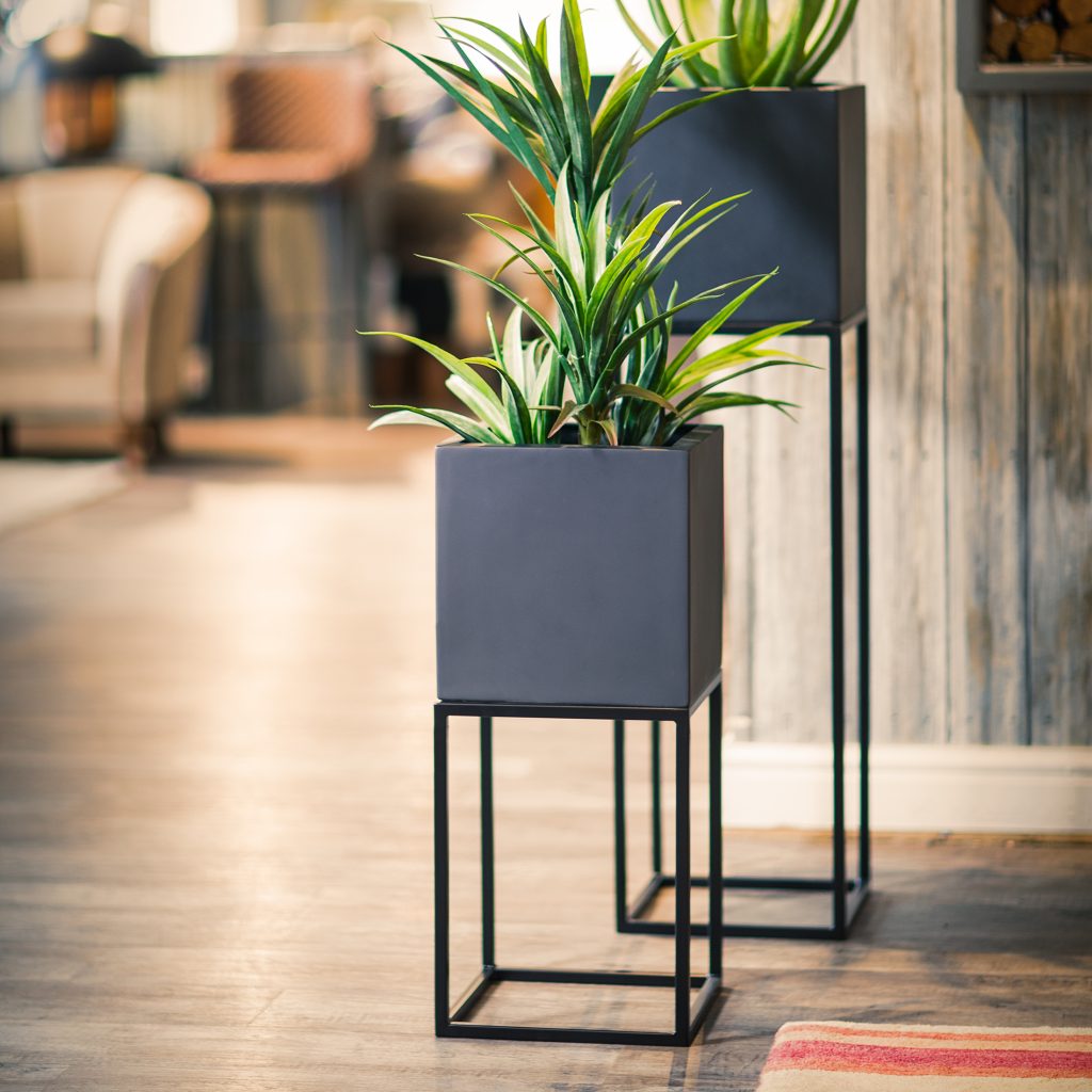 Oakley-Narrow-PLANTER-Stand-Group-by-Europlanters