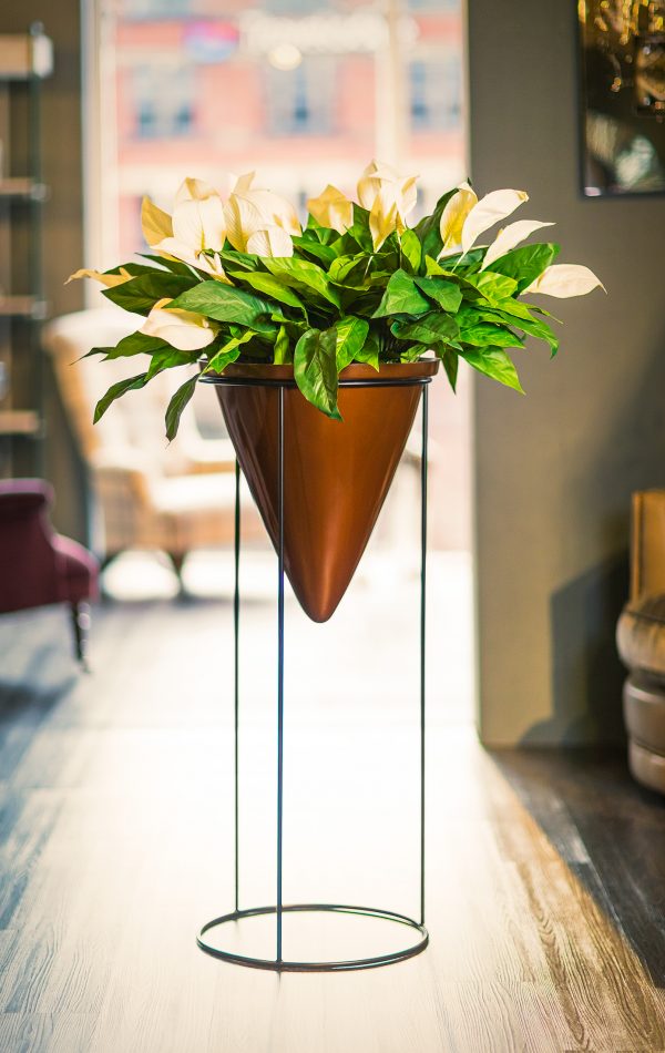 Whistley-Tall-PLANTER-Stand-by Europlanters