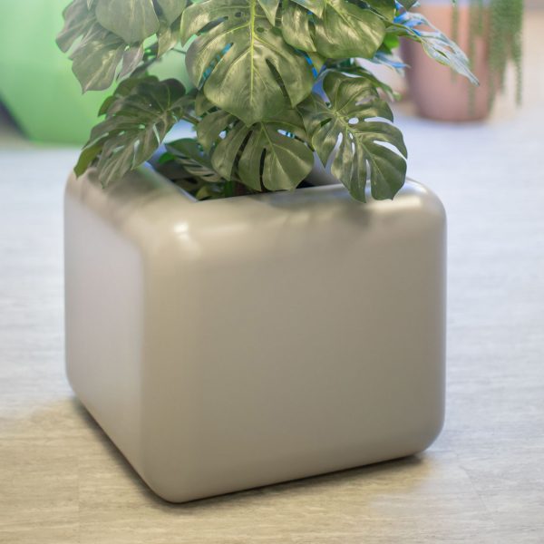 Hetton cube planter by europlanters